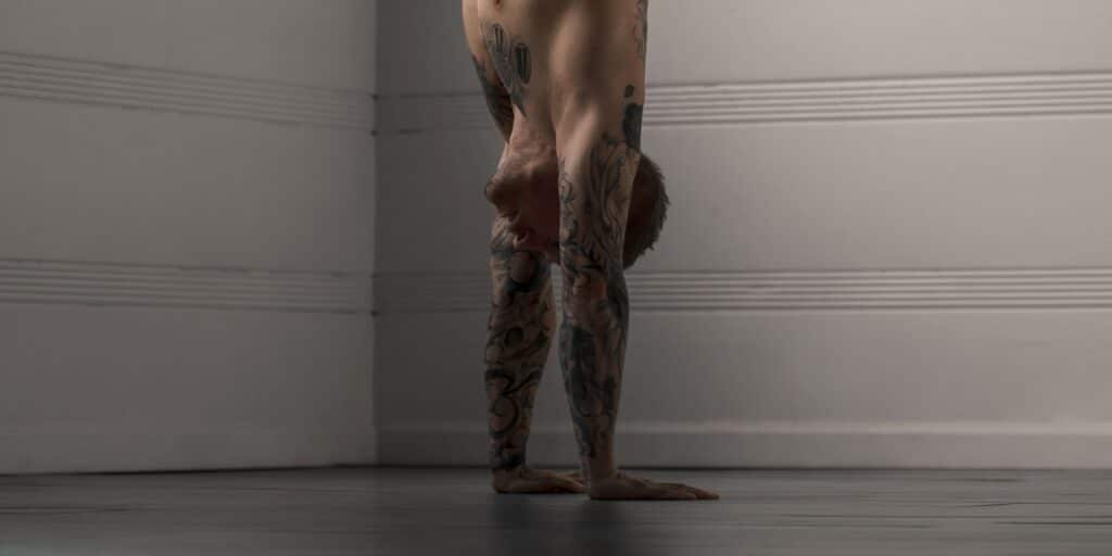 How Wide Should My Hands Be In Handstand