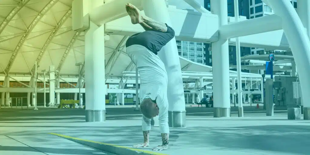 How to overcome the fear of falling in handstand blog photo