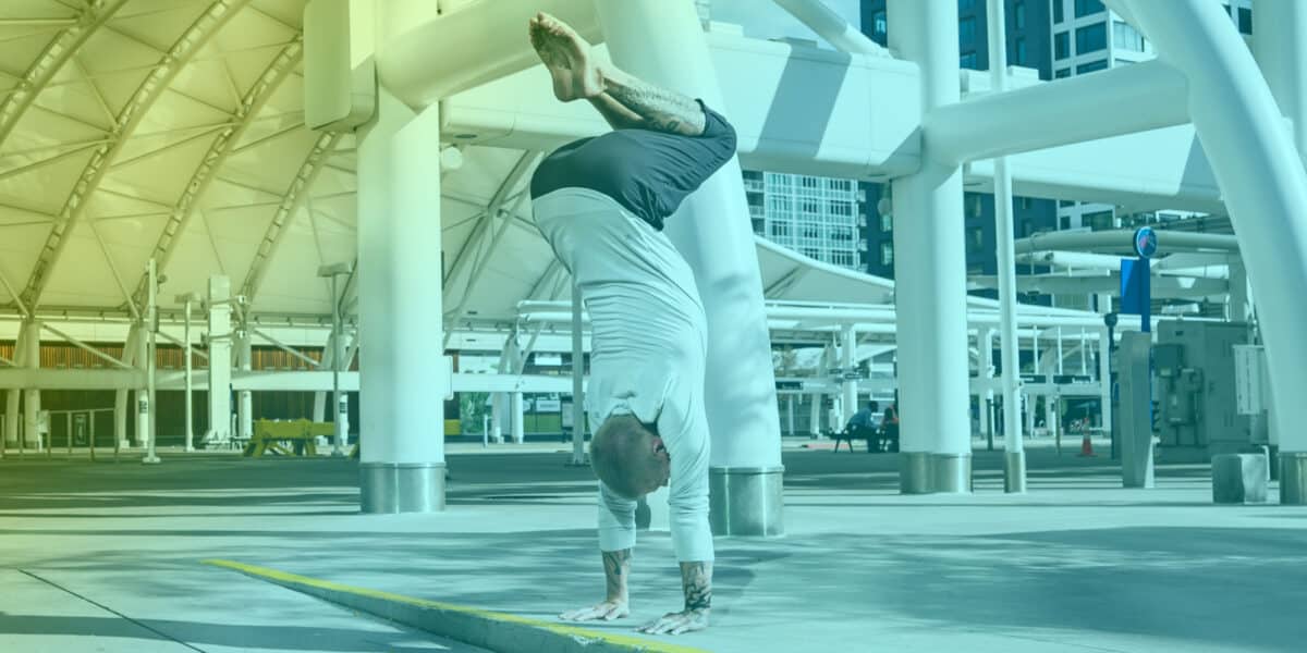 How to overcome the fear of falling in handstand blog photo